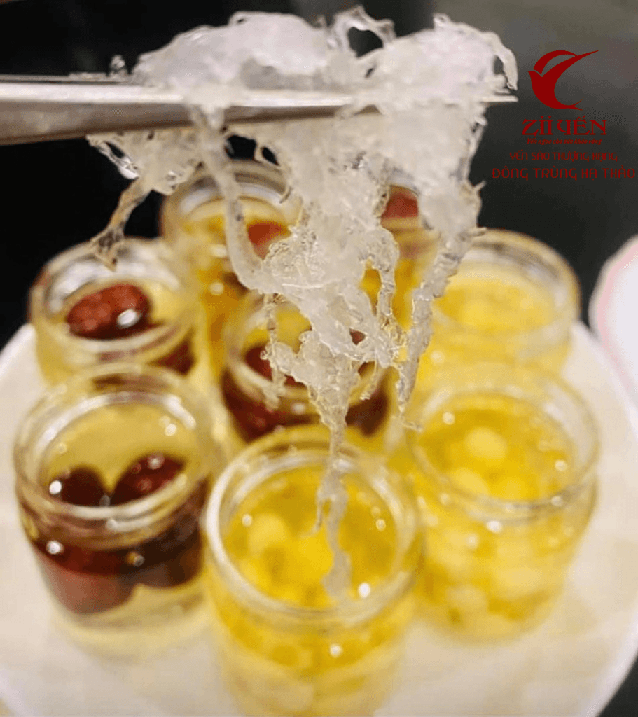 Những sợi yến được làm thủ công, nguyên chất đem đến sản phẩm yến tươi chưng sẵn thương hiệu Zii Yến